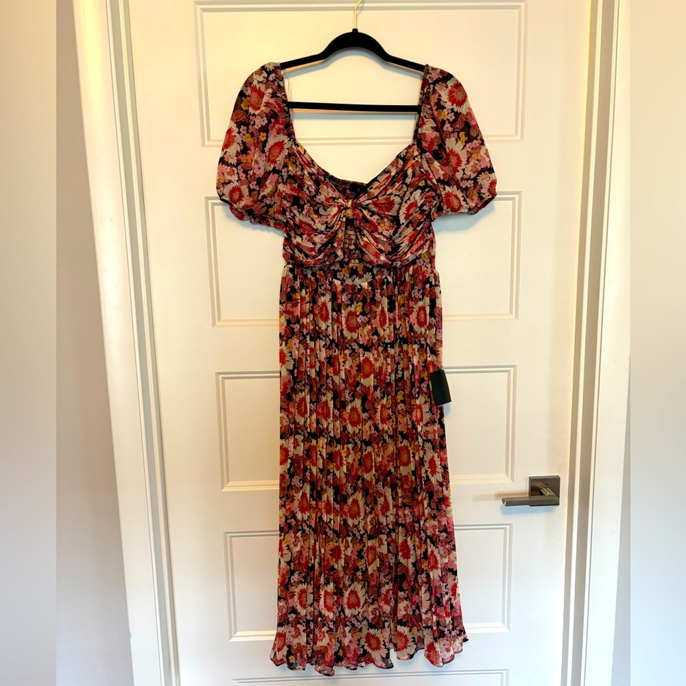 NWT Floral Lulus dress. New with tags. Size L
